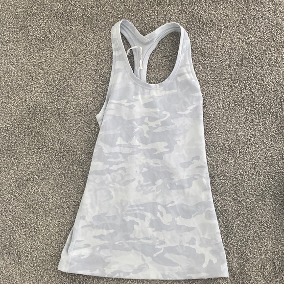 Lululemon tank size 4 - Picture 1 of 3